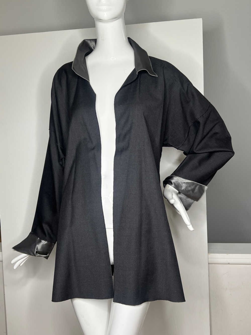 Zoran One Size Wool Long Sleeve Open Shirt Silk Collar and Cuff Sleeves